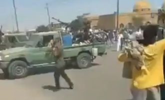 Χτυπήθηκε γαλλικό κομβόι στο Σουδάν – Επιθέσεις δέχτηκαν κι άλλες αυτοκινητοπομπές