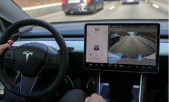 Υπάλληλοι της Tesla έκαναν «πλάκα» με ευαίσθητα βίντεο πελατών από κάμερες οχημάτων