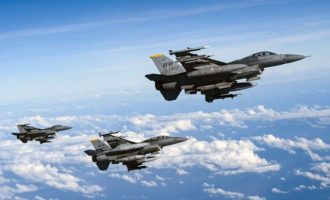 Ο Ζελένσκι επιμένει στα «τζάμπα» F-16 για να σταλεί ηχηρό μήνυμα στη Ρωσία