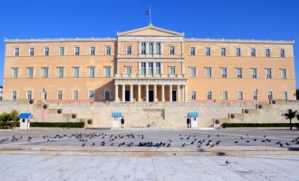Βουλή: Πέρασε με ευρεία πλειοψηφία το νομοσχέδιο για την ψήφο των Ελλήνων του εξωτερικού