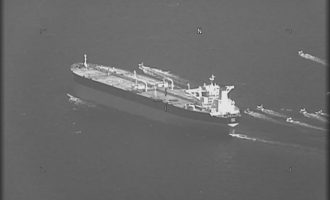 Υπό «ομηρία» πλοίο ελληνικών συμφερόντων στα Στενά του Ορμούζ – Ενέργειες από το ελληνικό ΥΠΕΞ