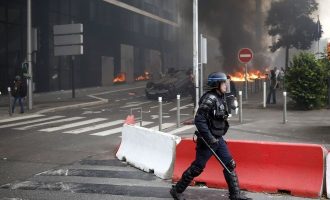 Παρίσι: Φλέγεται η Ναντέρ για τη δολοφονία του 17χρονου Ναχέλ – 40.000 αστυνομικοί στους δρόμους