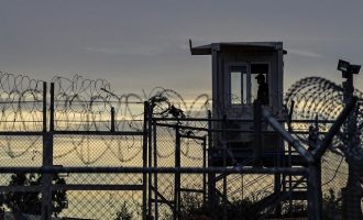 Tagesspiegel: Οι συνθήκες στις «φυλακές απελάσεων» στην Κω