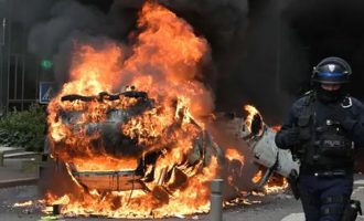 Τεθωρακισμένα οχήματα στους δρόμους της Γαλλίας