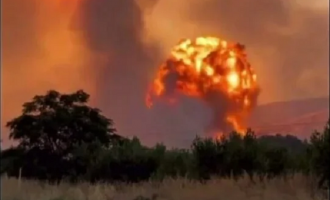 Φωτιά στην αποθήκη πυρομαχικών στη Νέα Αγχίαλο: «Ασφαλές» το σημείο λέει το ΓΕΑ