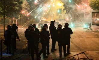 Γαλλία: Ταραξίες λεηλάτησαν κατάστημα με όπλα στη Μασσαλία και έκλεψαν μερικά τουφέκια