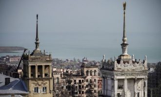 Οι Ρώσοι κάνουν «ρίαλ εστέιτ» πάνω στα ερείπια της ελληνικής Μαριούπολης – Η πόλη λάφυρο στο σφυρί