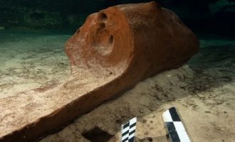 Τσιτσέν Ιτζά: Ανακαλύφθηκε ξύλινο κανό των Μάγια περιβαλλόμενο από οστά ανθρώπων και ζώων
