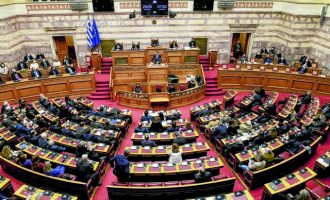 Βουλή: Πλειοψηφία 220 βουλευτών για τη διευκόλυνση της ψήφου των Ελλήνων που ζούνε στο εξωτερικό