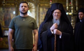 Ο Ζελένσκι προσευχήθηκε μαζί με τον Οικουμενικό Πατριάρχη Βαρθολομαίο