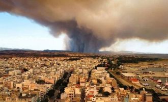 Πύρινη κόλαση στην Αλεξανδρούπολη – Εκκενώθηκαν 8 οικισμοί – Κάηκαν σπίτια και αυτοκίνητα