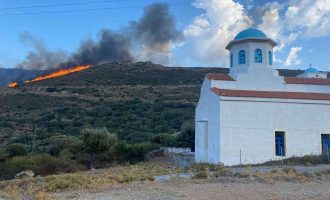 Μεγάλη πυρκαγιά στην Άνδρο – Εκκενώθηκαν οικισμοί