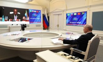 Ο Πούτιν πολεμά κατά της «αποικιοκρατίας» είπε στους BRICS – Επίσης, θέλει ειρήνη στην Ανατ. Ουκρανία