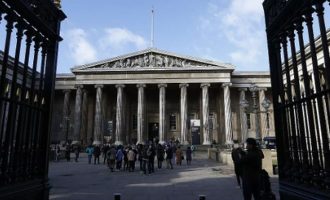 Παραιτήθηκε ο διευθυντής του Βρετανικού Μουσείου μία εβδομάδα μετά την κλοπή αρχαιοτήτων