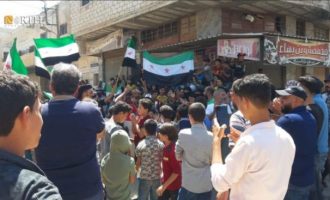 Διαδηλώνουν στη νότια Συρία κατά του καθεστώτος Άσαντ