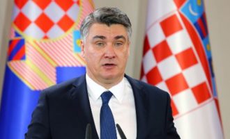 Ο φαιδρός Κροάτης πρόεδρος «φοβάται» ότι οι ακροδεξιοί χούλιγκάν του θα βιαστούν στις ελληνικές φυλακές