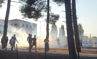Λάρισα: Χημικά κατά πολιτών που διαμαρτύρονταν για την άφιξη του Μητσοτάκη