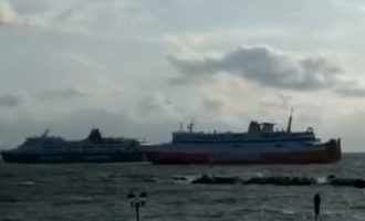 Ραφήνα: Εγκλωβισμένοι σε πλοία που μπλέχτηκαν οι άγκυρες από το πρωί πάνω από 700 επιβάτες