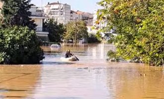 Πλημμύρισε η Λάρισα – Σπάνε αναχώματα του Πηνειού – Συνεχείς εκκενώσεις