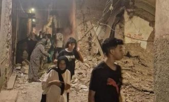 Μαρόκο: Σκάβουν στα ερείπια με τα χέρια για επιζώντες – Πάνω από 2.000 οι νεκροί
