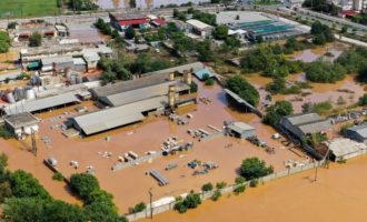 Θεσσαλία: Πάνω από 1200 σπίτια μέσα στο νερό – Μόνο στη Φαρκαδόνα «χάθηκαν» 70