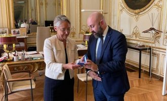 Η πρωθυπουργός της Γαλλίας δέχτηκε στο Μέγαρο Ματινιόν τον Μεγάλο Διδάσκαλο της Μεγάλης Ανατολής