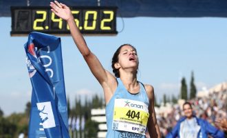 40ος Αυθεντικός Μαραθώνιος: Η περσινή νικήτρια της κλασσικής διαδρομής μας θυμίζει τι σημαίνει δύναμη ψυχής