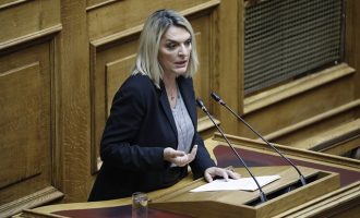 ΣΥΡΙΖΑ: Η Πέτη Πέρκα δεν παραδίδει την έδρα της στη Βουλή