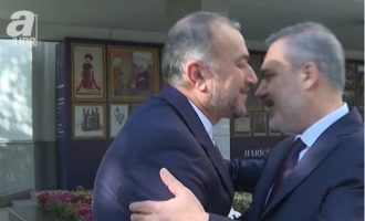 Ο Χακάν Φιντάν της Τουρκίας «συζήτησε με τον Ιρανό αδελφό» πώς θα «κάνουν» τα περιστέρια της ειρήνης