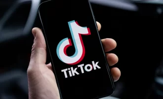 TikTok σε Μπάιντεν: «Δεν πάμε πουθενά» – Στην αντεπίθεση για την απαγόρευση