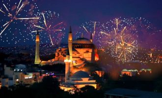 DW: «Επιτρέπεται» να γιορτάζουν Πρωτοχρονιά οι Τούρκοι;