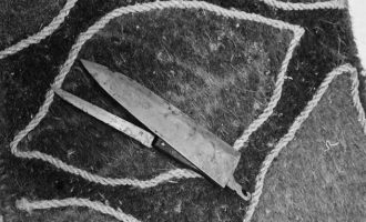 Καλύβια: Αυτά είναι τα μαχαίρια με τα οποία ο 16χρονος έσφαξε τον 71χρονο πατέρα του