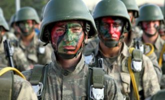 Τι λέει το τουρκικό υπ. Άμυνας για τον εμφύλιο ισλαμιστών και κεμαλικών στη Σχολή Πεζικού
