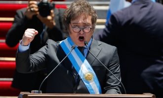 Αργεντινή: Ο Μιλέι ορκίστηκε πρόεδρος, εξήγγειλε «σοκ» λιτότητας και τον ζητωκραύγαζαν!