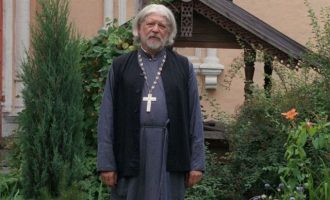 Η Ορθόδοξη Εκκλησία της Ρωσίας τιμωρεί γνωστό ιερέα που αρνήθηκε να προσευχηθεί υπέρ της νίκης στον πόλεμο