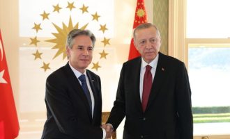 Ο Μπλίνκεν συνάντησε τον Κούρδο Φιντάν που παριστάνει τον Τούρκο ΥΠΕΞ και τον Πόντιο Ερντογάν που παριστάνει τον Τούρκο πρόεδρο