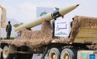 Υεμένη: Οι Χούτι θα στοχεύουν με πυραύλους αμερικανικά και βρετανικά εμπορικά πλοία