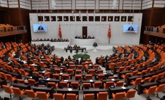 Τουρκία: «Ναι» από το κοινοβούλιο για ένταξη της Σουηδίας στο ΝΑΤΟ – «Μένει» η υπογραφή Ερντογάν