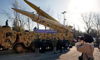 Οι Ιρανοί μετακινούν ντρόουν κι επιθετικούς πυραύλους