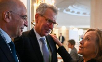 Ο Νίκος Δένδιας με τον Τζέφρι Πάιατ και τη Χίλαρι Κλίντον στη Διάσκεψη του Μονάχου