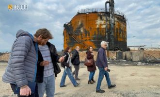 Συρία-AANES: Γαλλική αντιπροσωπεία επισκέφθηκε κοίτασμα πετρελαίου που βομβαρδίστηκε από την Τουρκία