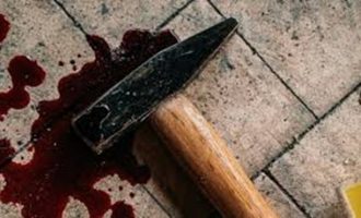 Άγριο έγκλημα στα Εξάρχεια: 48χρονος σκότωσε με σφυρί 50χρονο στο διαμέρισμα που τον φιλοξενούσε
