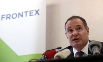 DW: Τι γυρεύει ο «κύριος Frontex» στο ψηφοδέλτιο της Λεπέν;