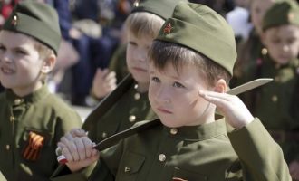 Οι Ουκρανοί κατηγορούν τους Ρώσους για παιδομάζωμα – Μαζεύουν παιδιά για στρατιώτες