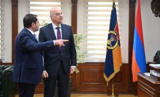 Ο υπουργός Άμυνας της Αρμενίας τόνισε τον ρόλο της Ελλάδας στις αμυντικές μεταρρυθμίσεις της Αρμενίας
