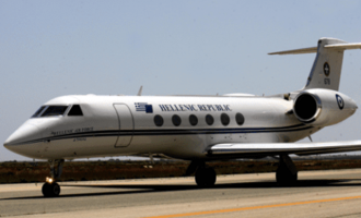 ΣΥΡΙΖΑ: Ο Μητσοτάκης έχει μετατρέψει το πρωθυπουργικό αεροσκάφος σε ΙΧ