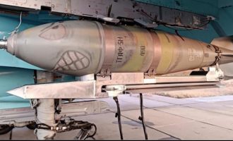 DW: Ρωσικές βόμβες ολίσθησης συνθλίβουν την ουκρανική άμυνα