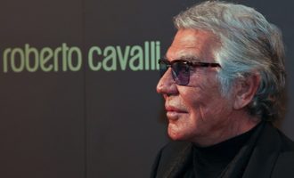 Ρομπέρτο Καβάλι: Πέθανε ο διάσημος  σχεδιαστής μόδας σε ηλικία 83 ετών
