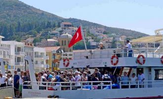 RND: Τουρκική «απόβαση» στα ελληνικά νησιά του Αιγαίου