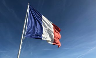 Οι δικλείδες ασφαλείας της Γαλλίας κατά της ακροδεξιάς αρχίζουν να καταρρέουν